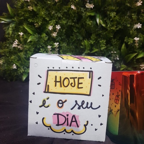 Caixa de Caneca Tema Hoje é seu Dia